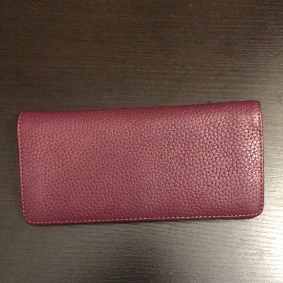 Marc Jacobs plum colored leather wallet - Picture 3 of 3